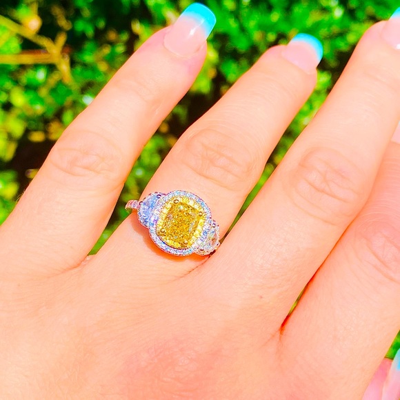 Kay Jewelers Jewelry - 18k Yellow Diamond Ring